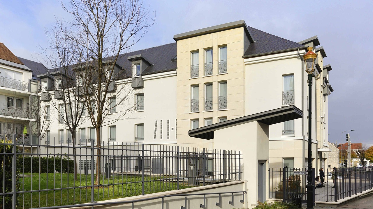 Photo of Buildings in Etampes
