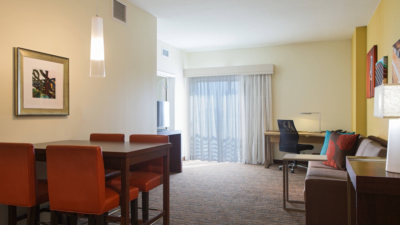 Photo of Livingroom in Music Row