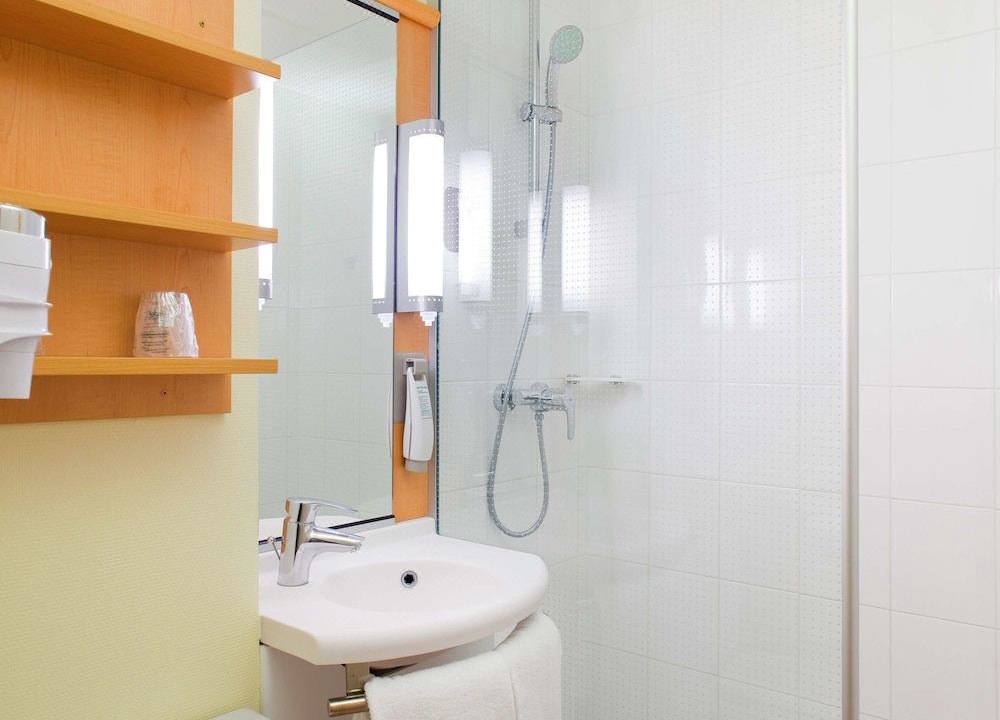 Photo of Bathroom in Cergy