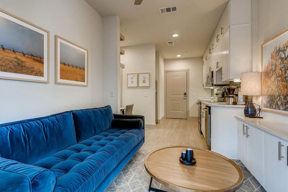 Photo of Livingroom in East Cesar Chavez