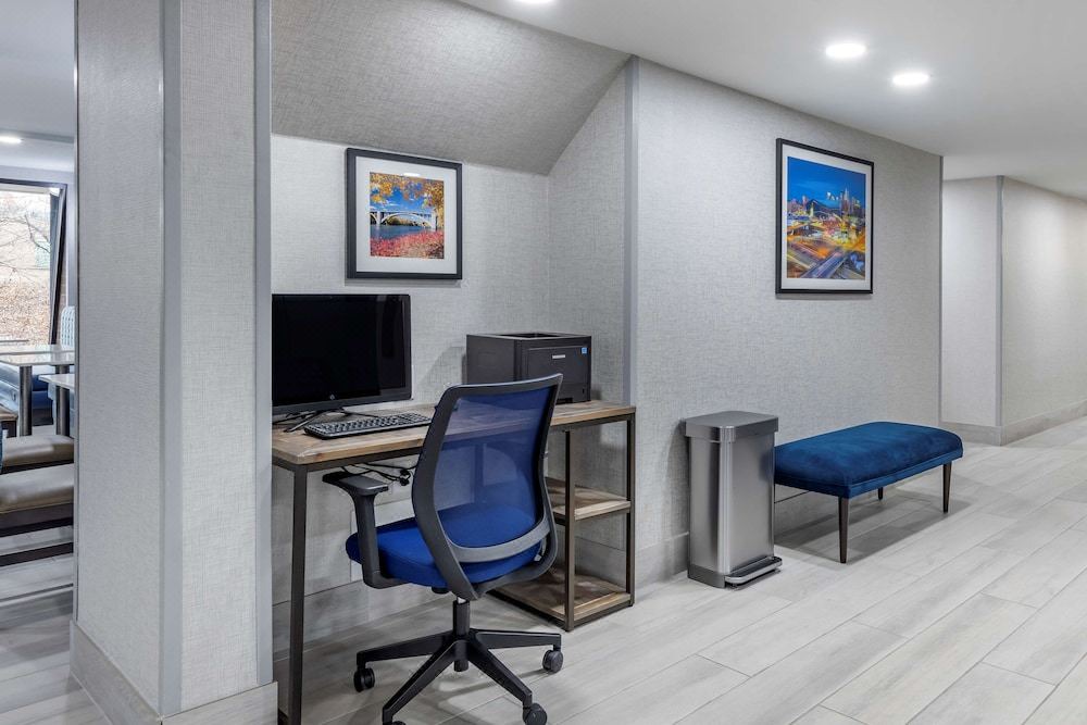 Photo of Livingroom in West Bloomington