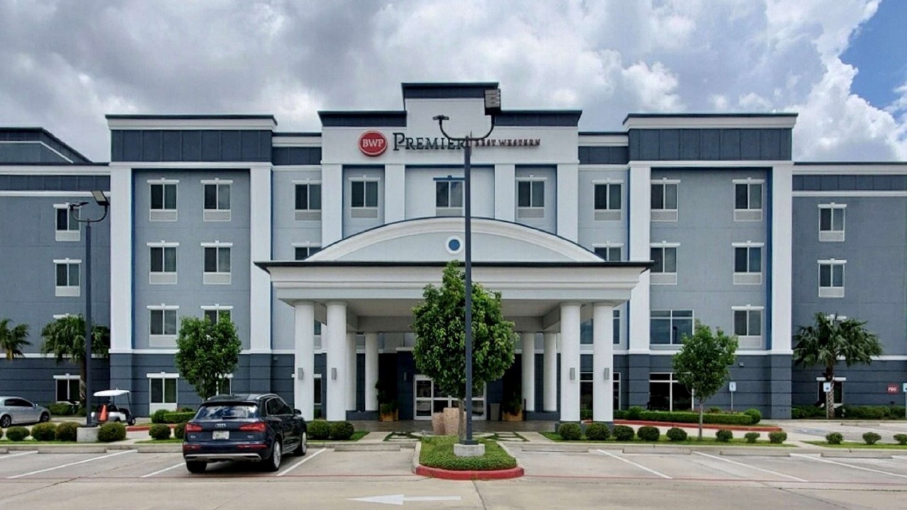 Photo of Buildings in Willowbrook