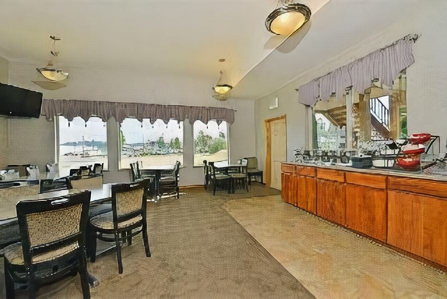 Photo of Livingroom in Coos Bay