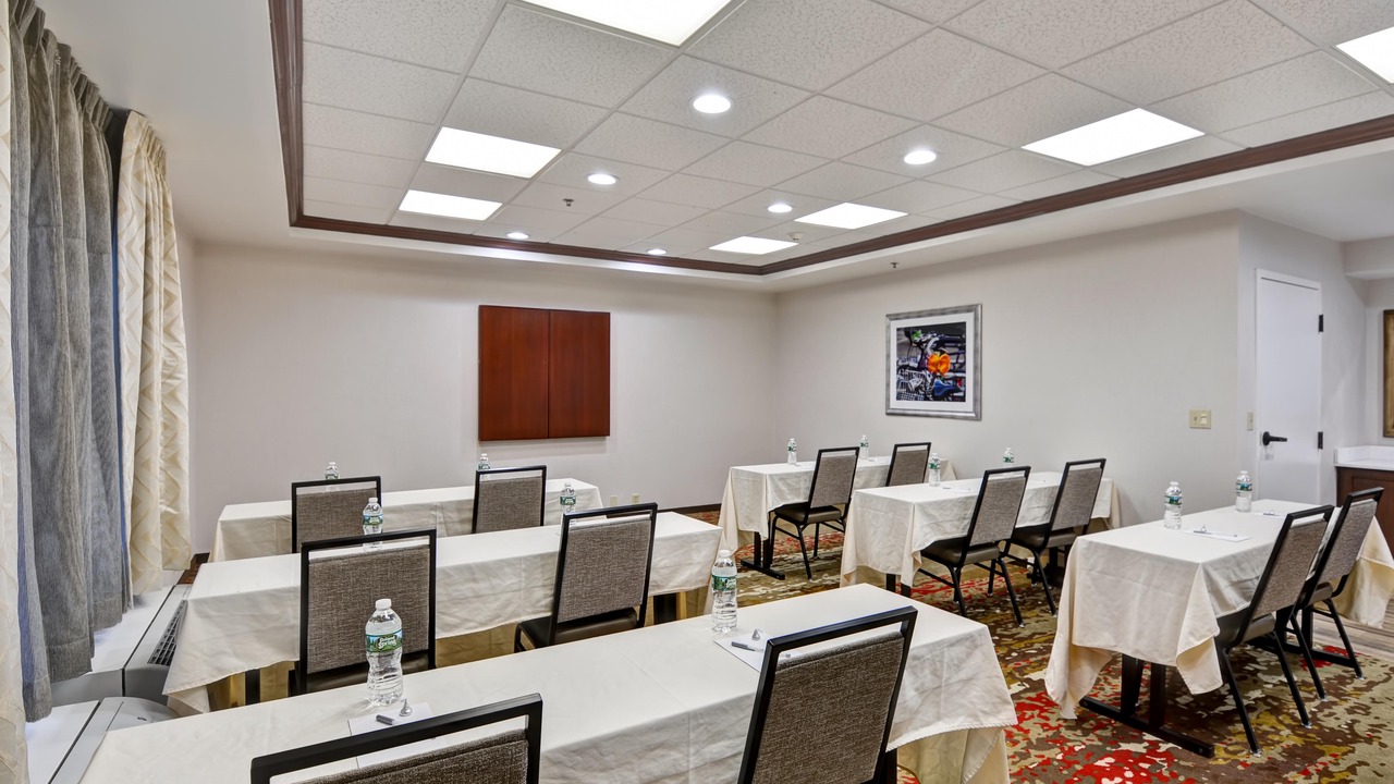 Photo of Livingroom in Newtonville