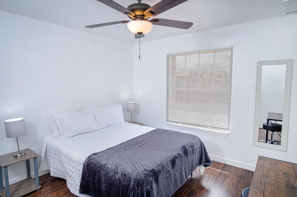 Photo of Bedroom in Midtown