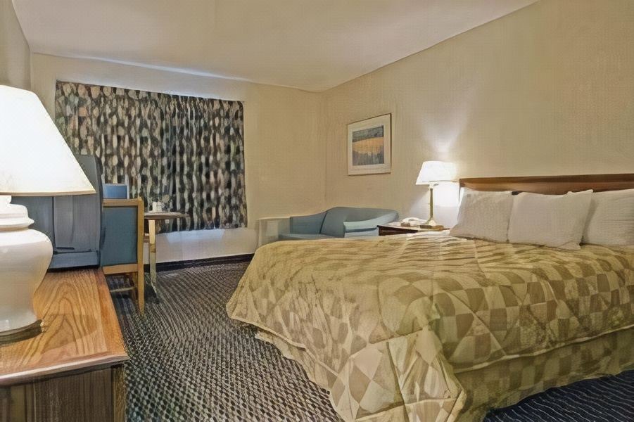 Photo of Bedroom in Chatham-Kent
