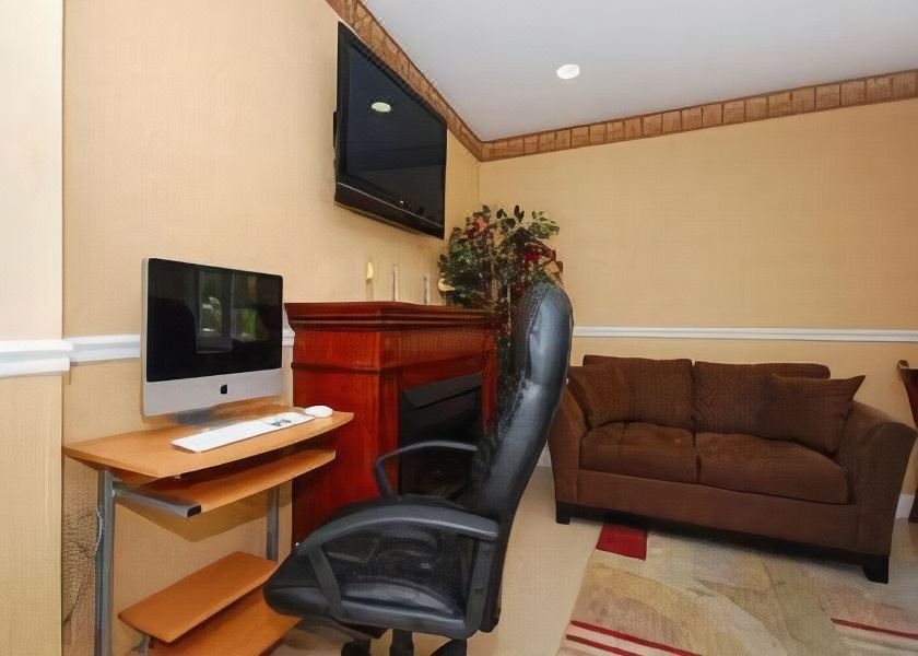 Photo of Livingroom in Westbrook Center