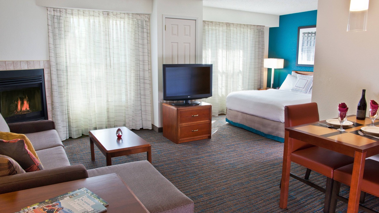 Photo of Livingroom in Cal Young