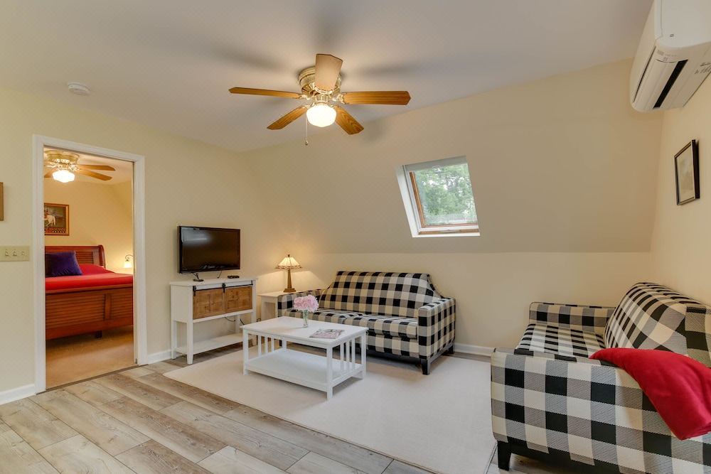 Photo of Livingroom in Yorktown