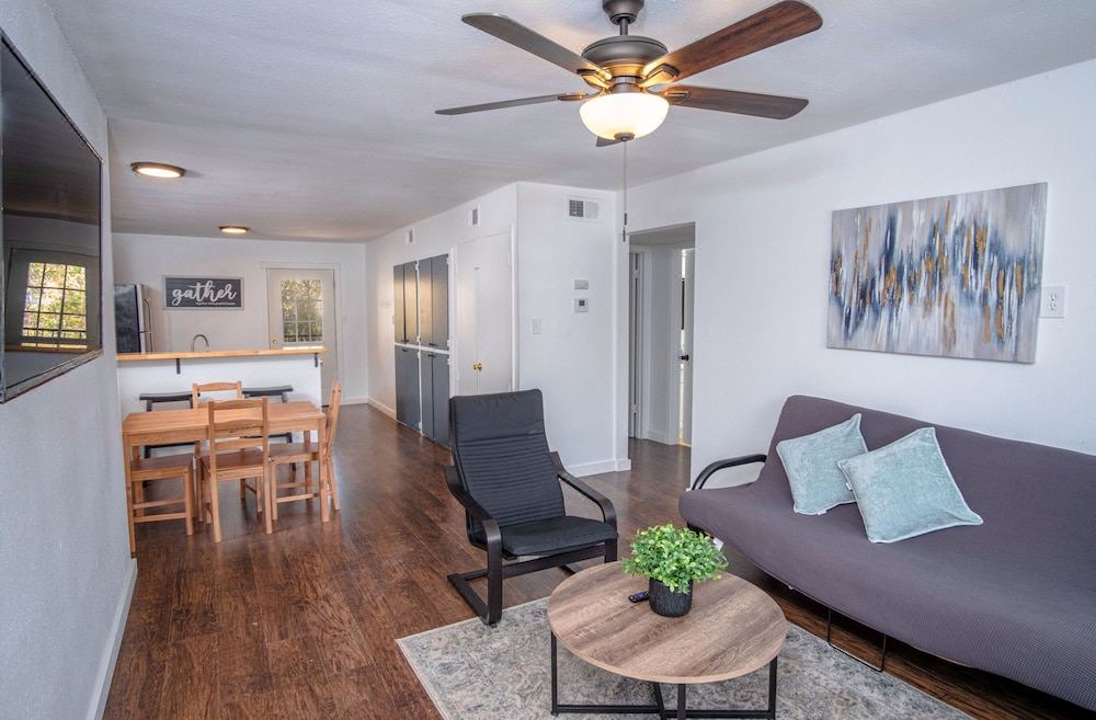 Photo of Livingroom in Midtown