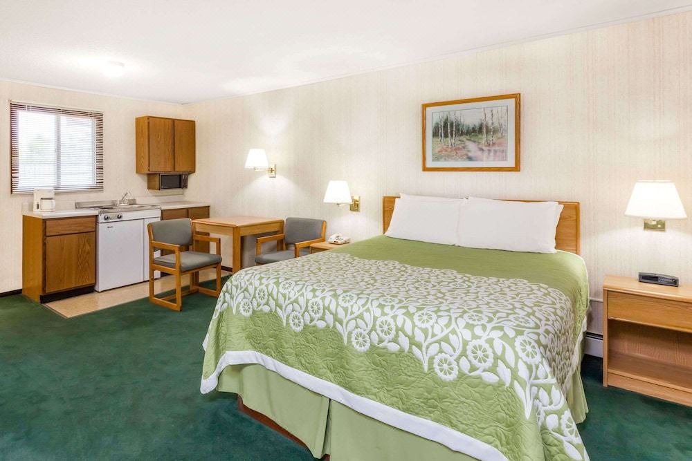 Photo of Bedroom in Alpena