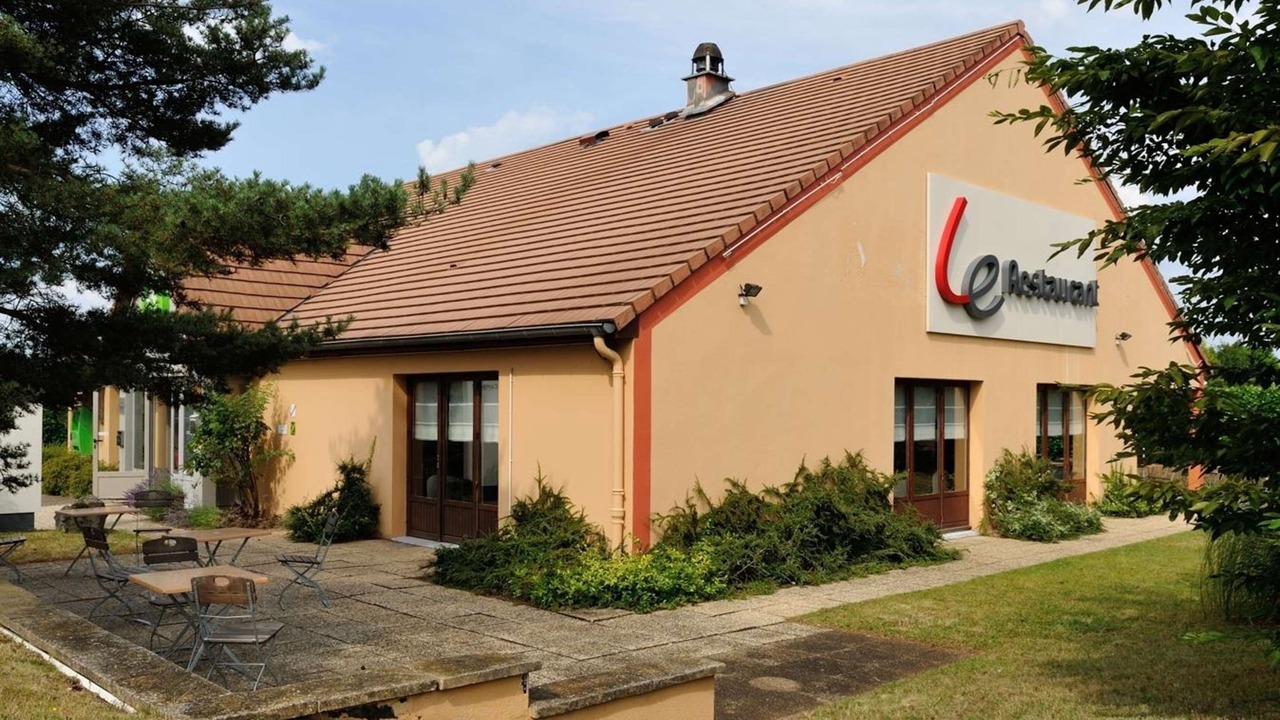 Photo of Buildings in Avermes