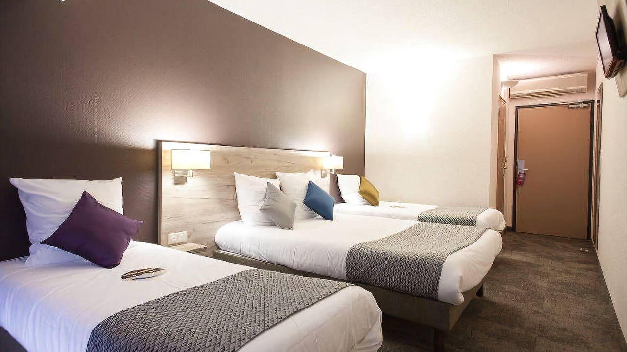 Photo of Bedroom in Distre