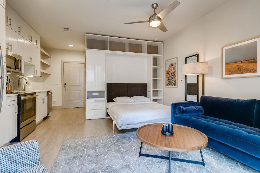 Photo of Livingroom in East Cesar Chavez