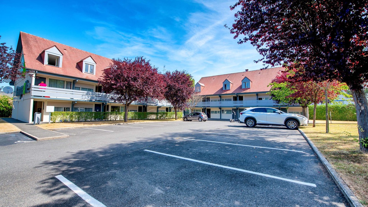 Photo of Buildings in Saint-Arnoult