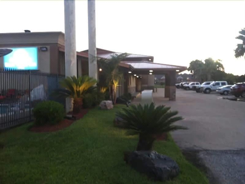 Photo of Buildings in Angleton