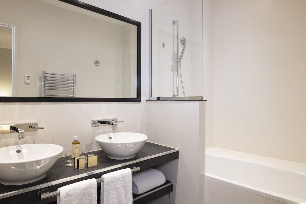Photo of Bathroom in Quartier de la Plaine-de-Monceaux