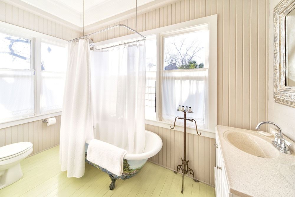Photo of Bathroom in Smithville