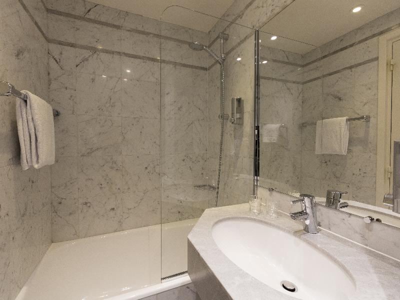 Photo of Bathroom in Saint-Thomas-d'Aquin