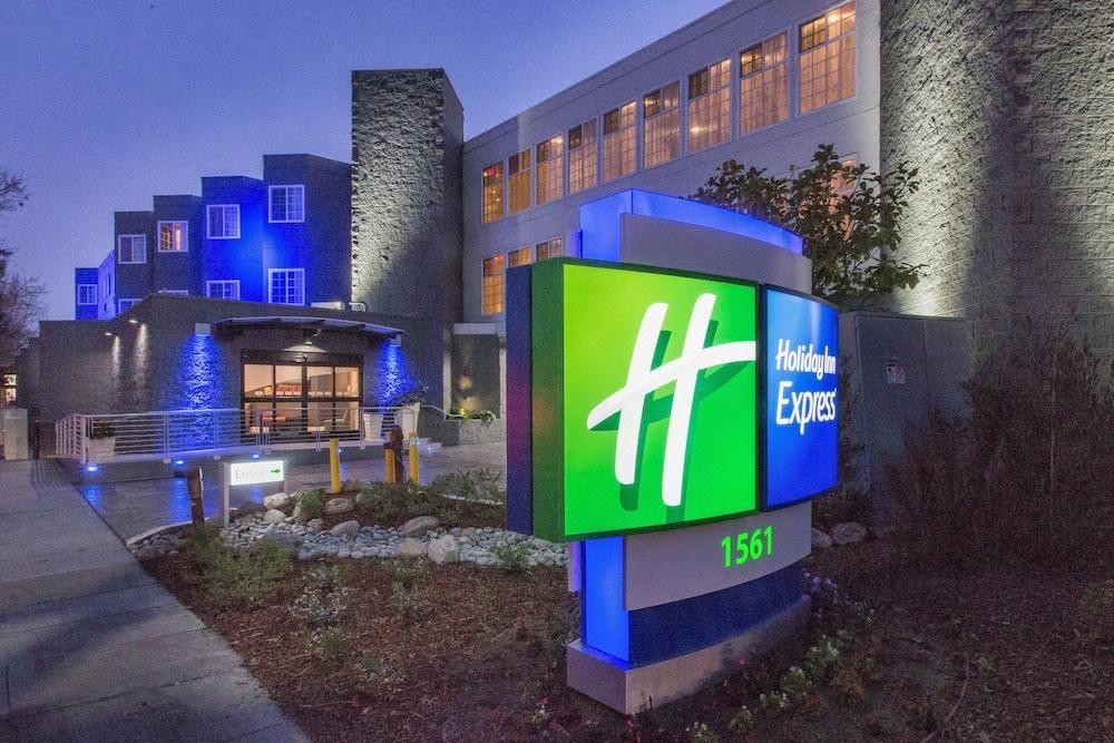 Photo of Buildings in Mountain View