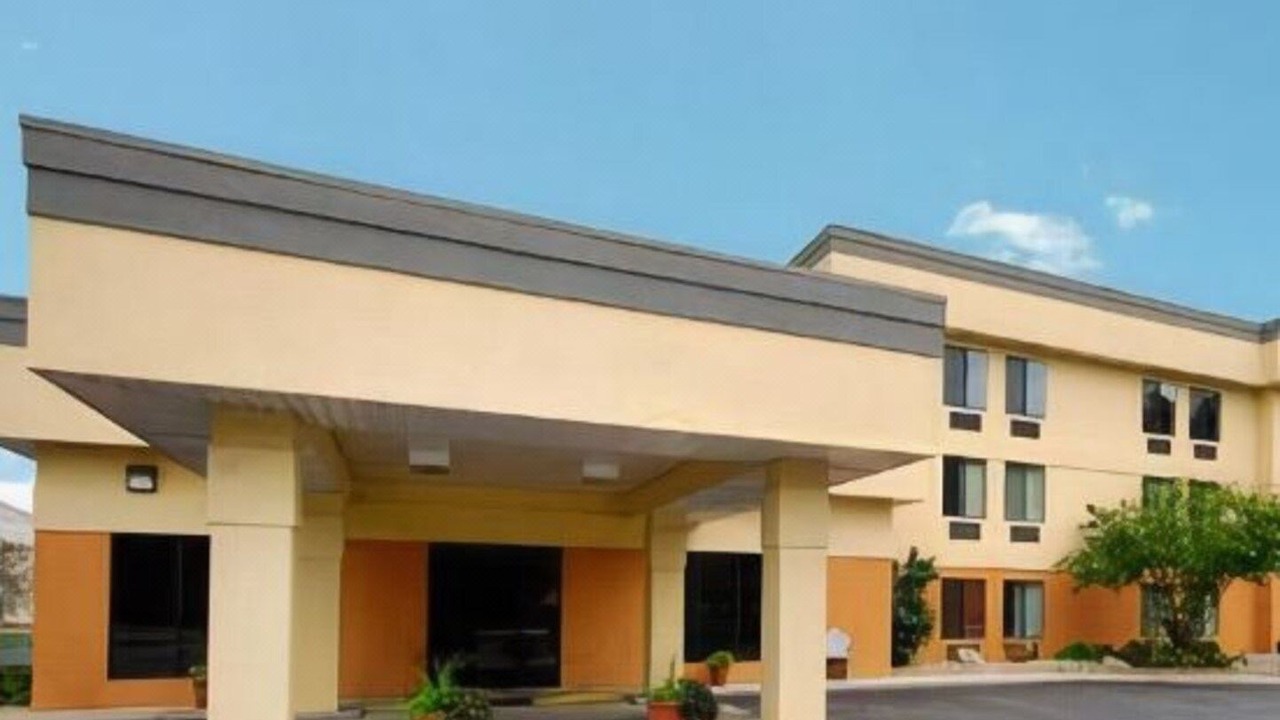 Photo of Buildings in Alton