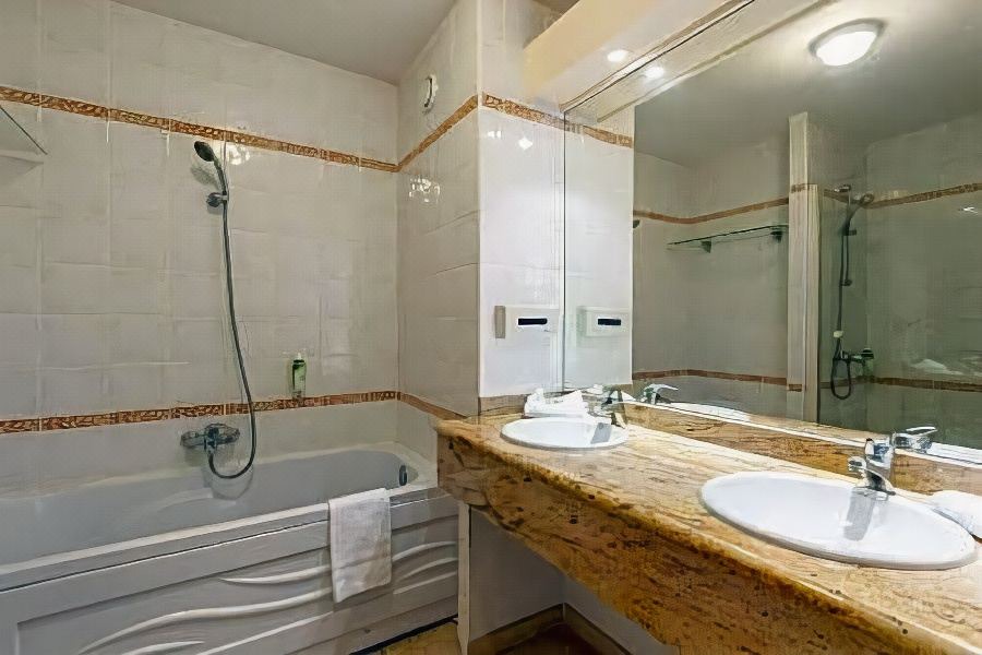 Photo of Bathroom in Vedene