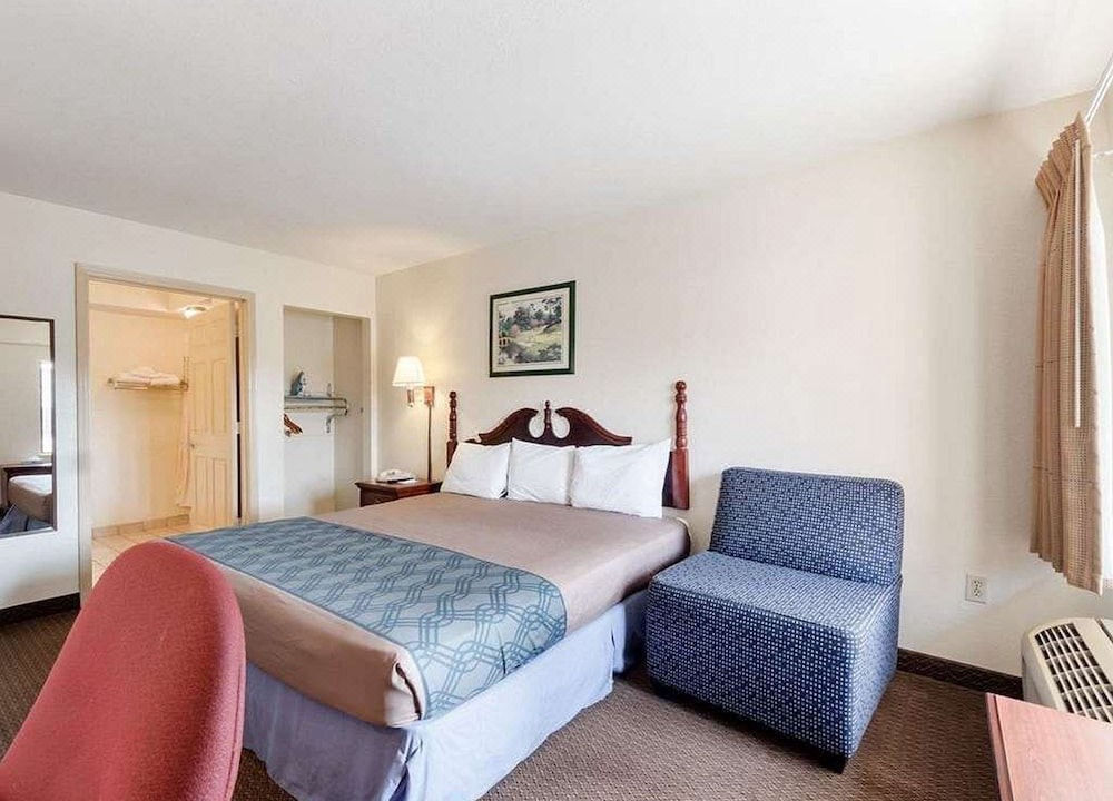 Photo of Bedroom in Central City