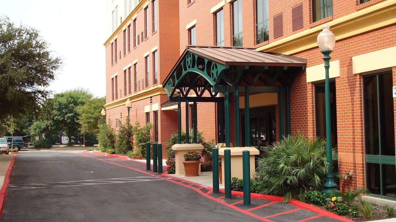 Photo of Buildings in St. Paul Square