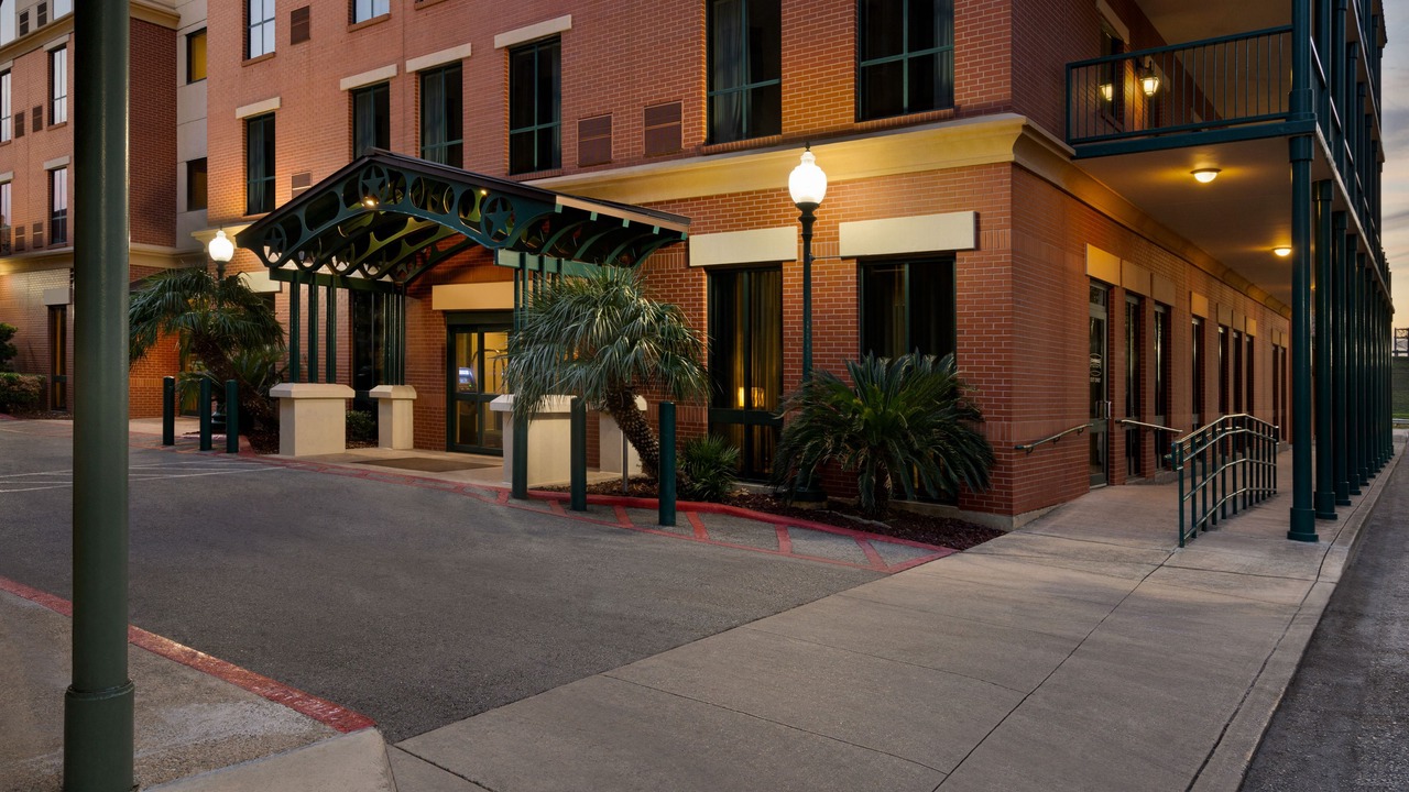 Photo of Buildings in St. Paul Square