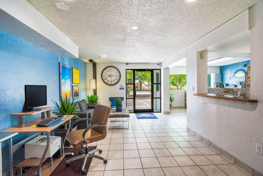 Photo of Livingroom in Northwest Raleigh
