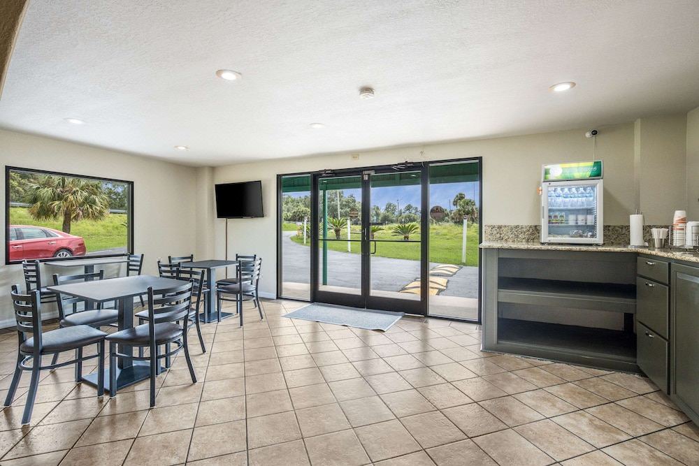 Photo of Livingroom in White Springs