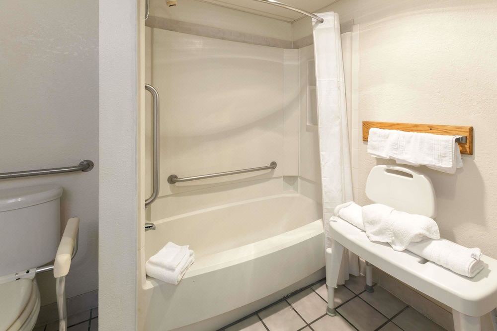 Photo of Bathroom in Shawnee