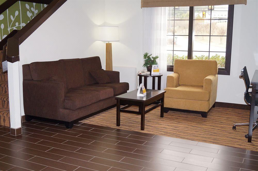 Photo of Livingroom in Greenville - Spartanburg