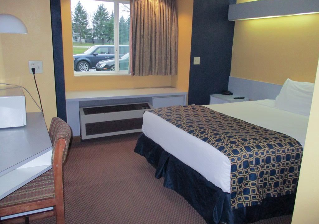 Photo of Bedroom in Calcium