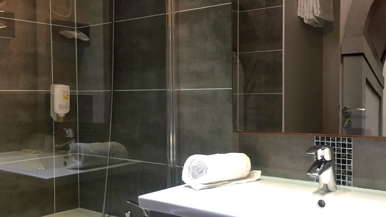 Photo of Bathroom in Peronne