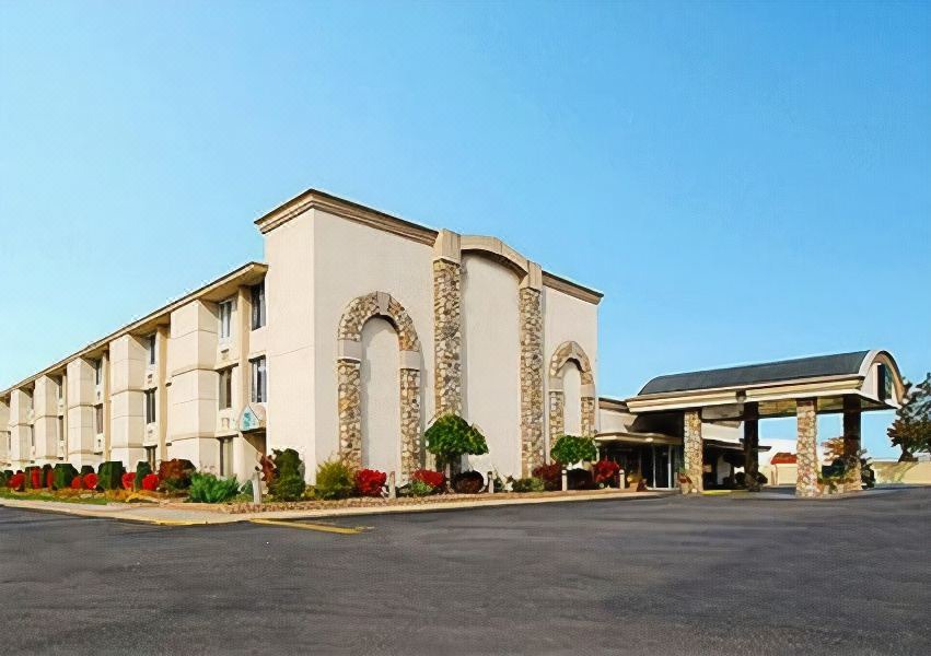 Photo of Buildings in Warren