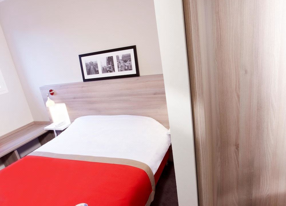 Photo of Bedroom in Saint-Cyr-l'Ecole