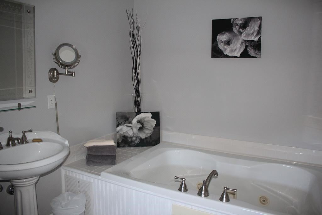Photo of Bathroom in Wall