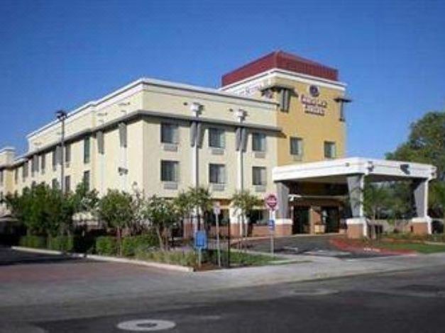 Photo of Buildings in Nut Tree