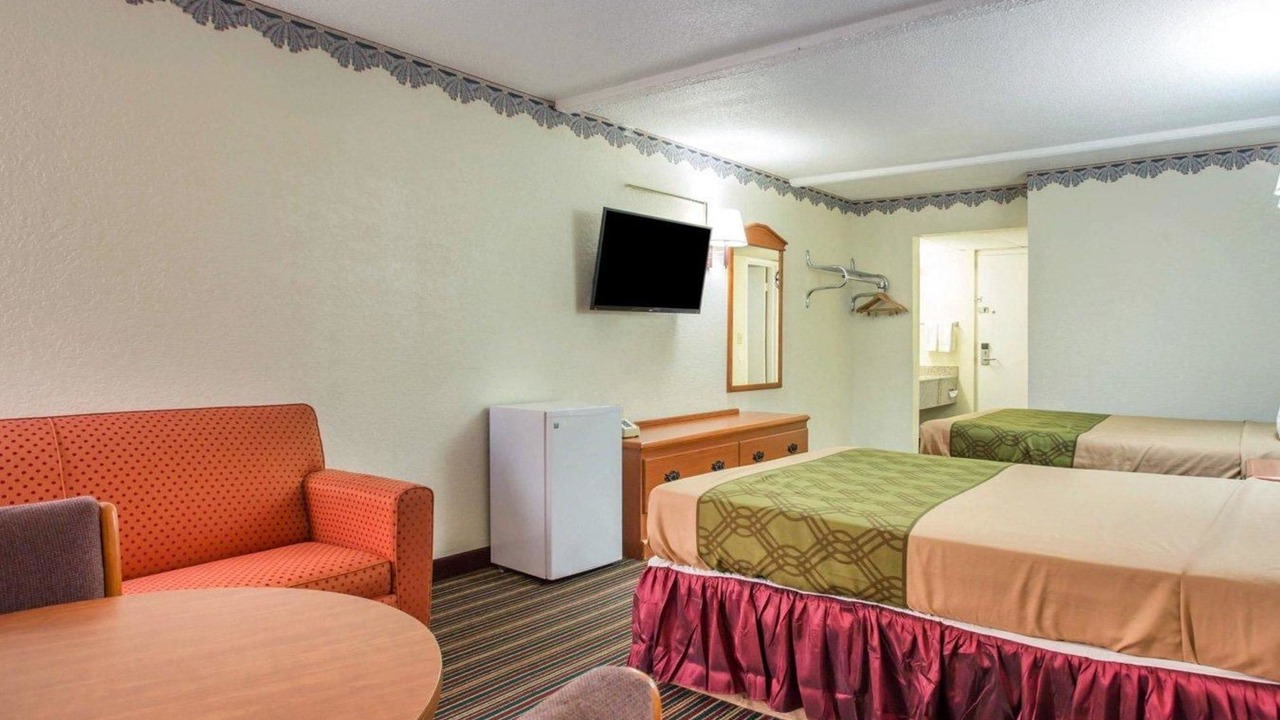 Photo of Livingroom in Tucker