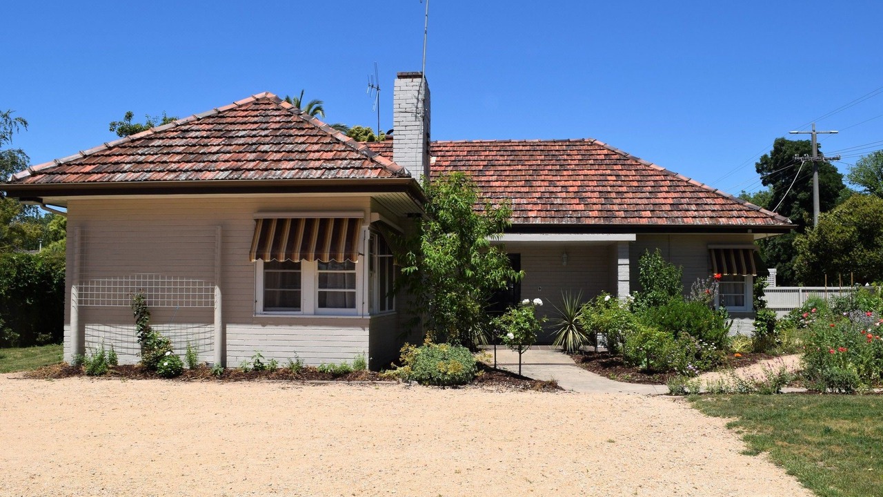 Photo of Buildings in Benalla West