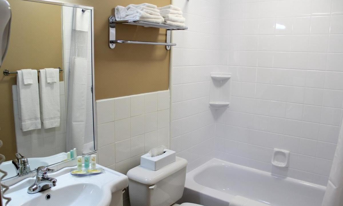 Photo of Bathroom in Mont-Laurier