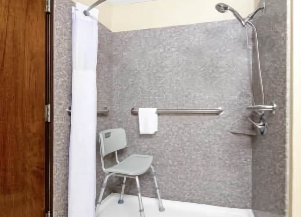 Photo of Bathroom in Pauls Valley