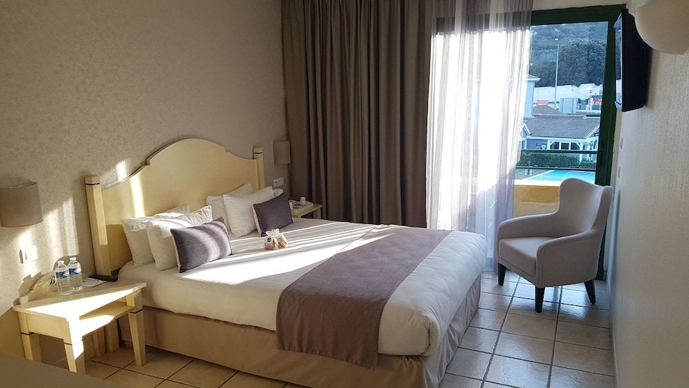 Photo of Bedroom in Gemenos