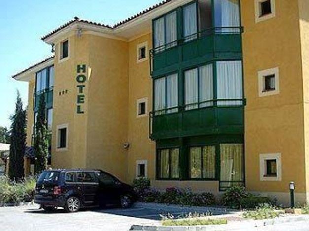 Photo of Buildings in Gemenos