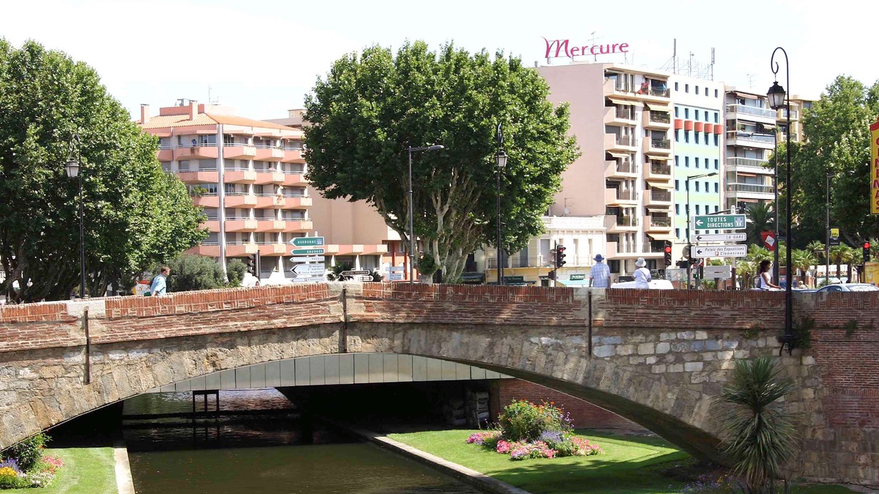 Photo of Buildings in Les Platanes
