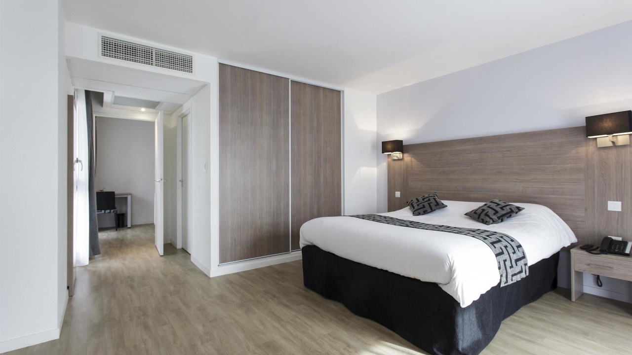 Photo of Bedroom in Palaiseau