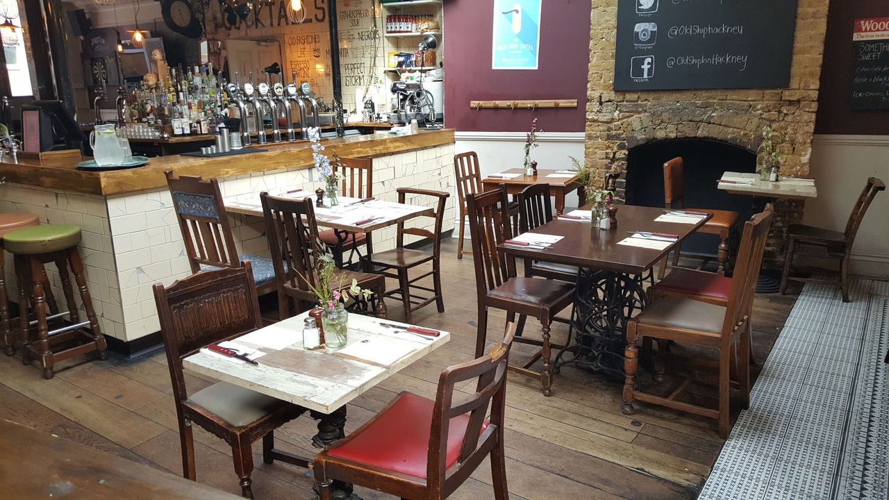 Photo of Livingroom in Hackney Central