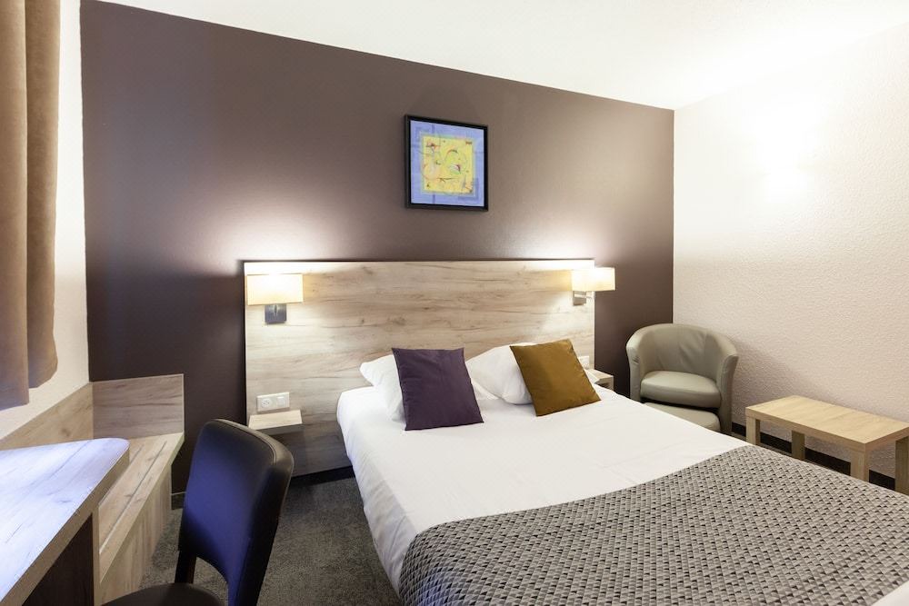 Photo of Bedroom in Distre