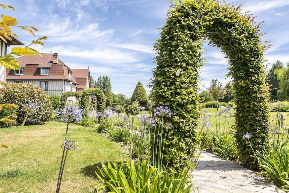 Photo of Others in Cricqueboeuf